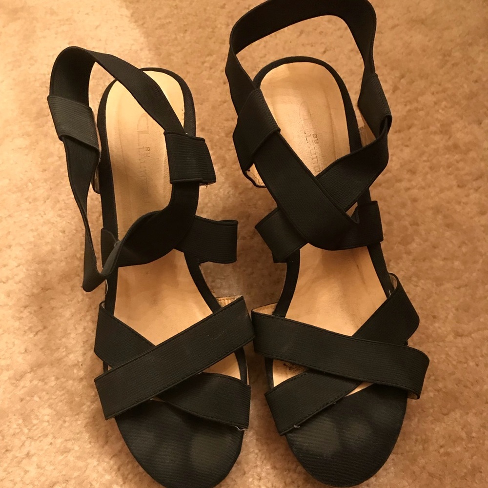 Elastic strap wedges